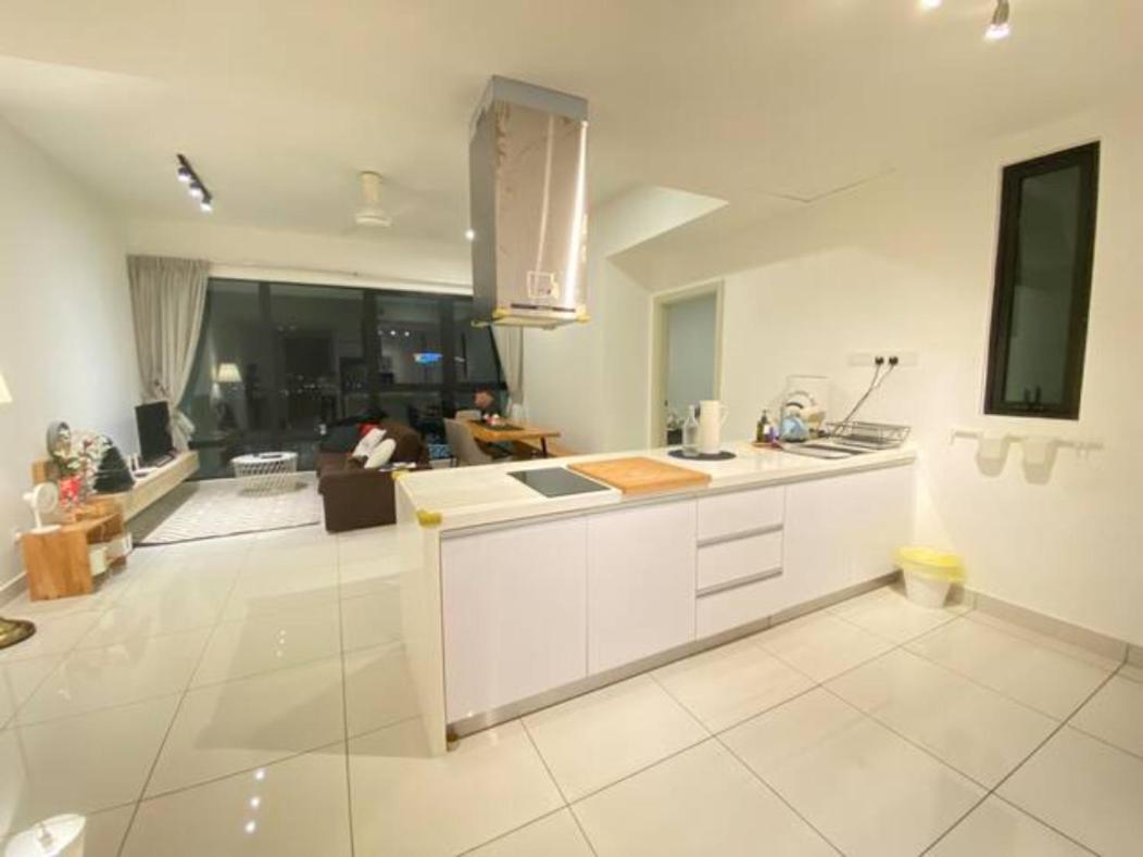 High Floor Cozy Southkey Mosaic Netflix 4pax Apartment Johor Bahru