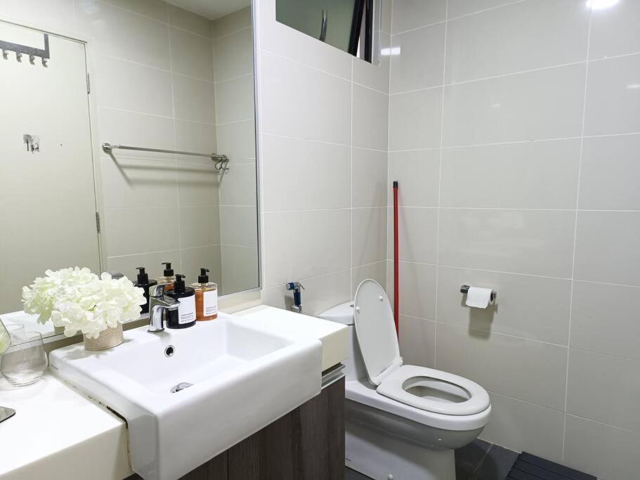 High Floor Cozy Southkey Mosaic Netflix 4pax * Johor Bahru